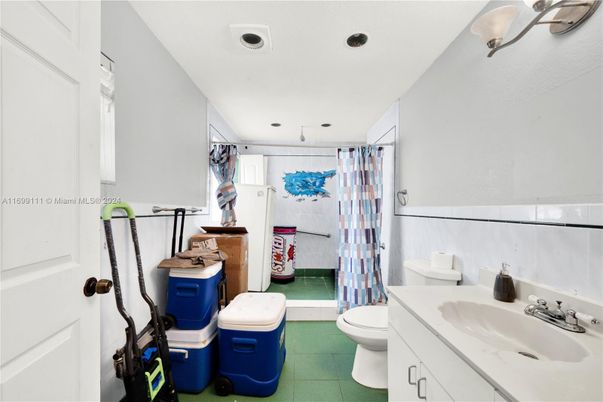 Bathroom, Interior, Recessed Lighting