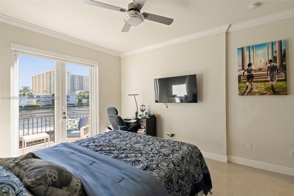 Bedroom, Interior, Water