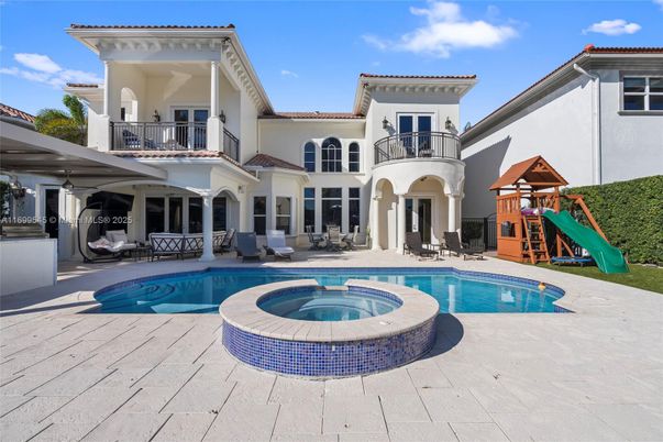 Exterior, Playground, Pool