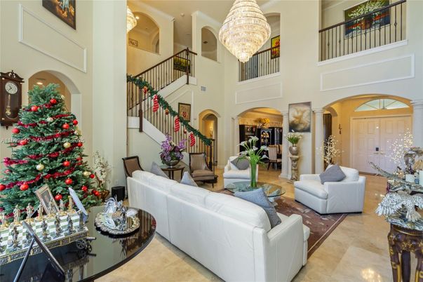 Chandelier, Interior, Living room
