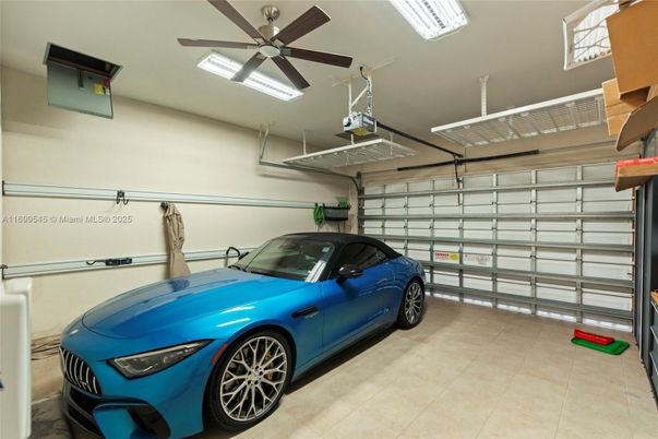 Garage, Interior