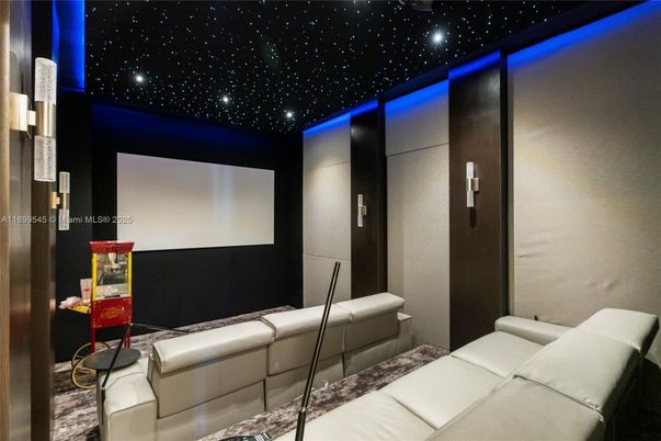 Interior, Projection Screen, Recessed Lighting, Theatre Room