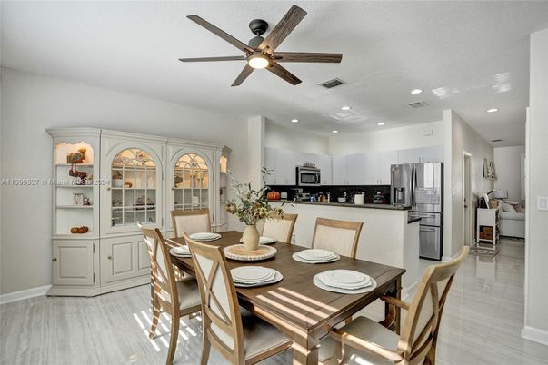 Dining room, Interior, Kitchen, Recessed Lighting, Stainless Steel Appliances