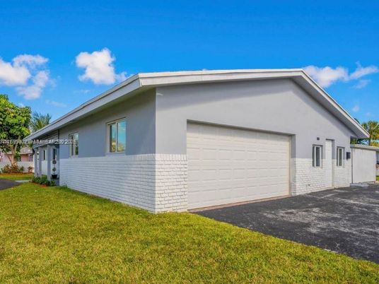 Detached Garage, Exterior