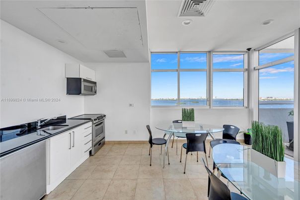Dining room, Interior, Kitchen, Recessed Lighting, Water
