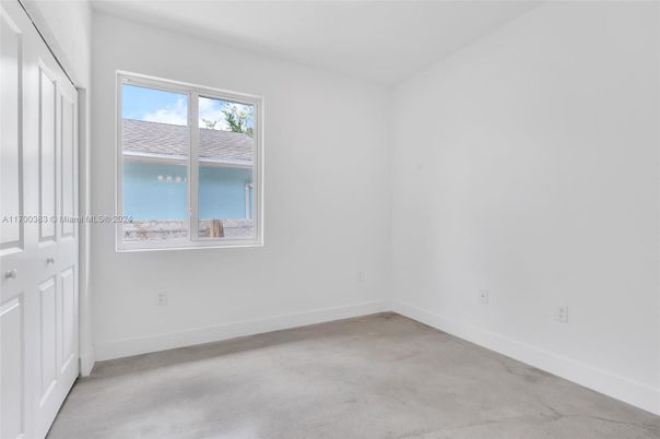 Empty room, Interior, Water