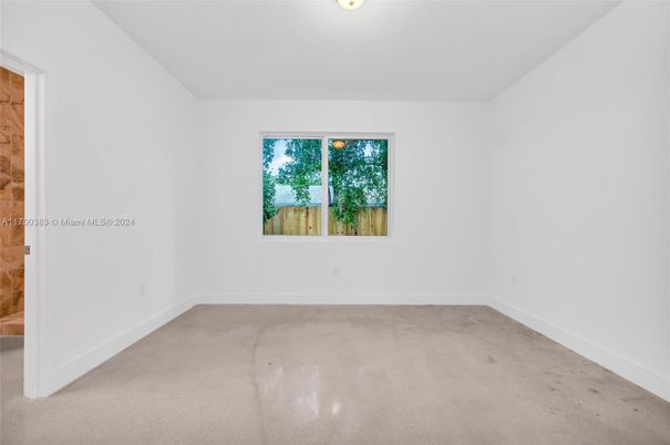Empty room, Interior
