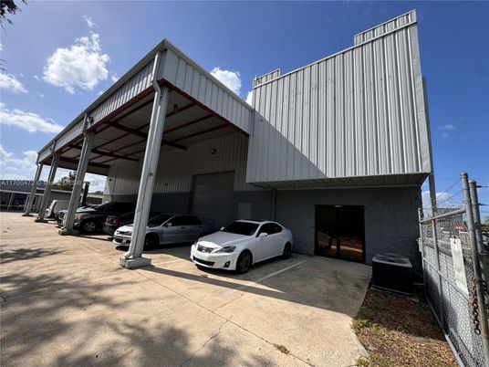 Exterior, Facade, None