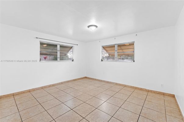 Empty room, Interior