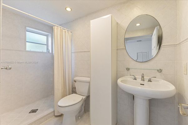 Bathroom, Interior, Recessed Lighting