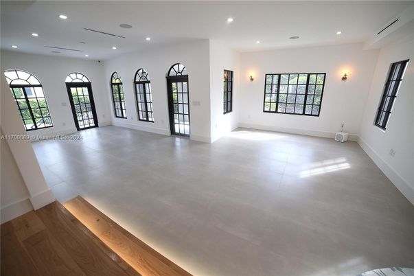 Empty room, Interior, Recessed Lighting