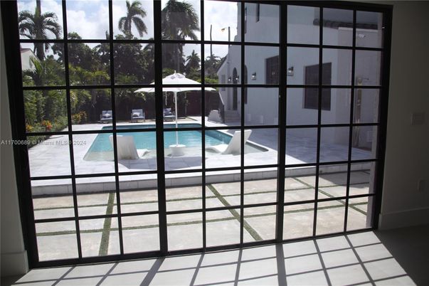Interior, Pool, Sun Room