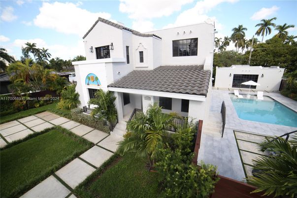 Exterior, Facade, Pool, Spanish Mediterranean