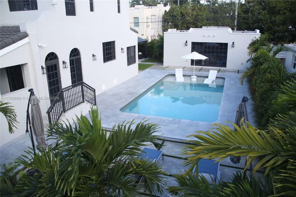 Exterior, Pool