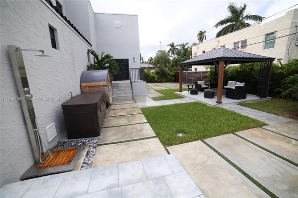 Backyard, Exterior
