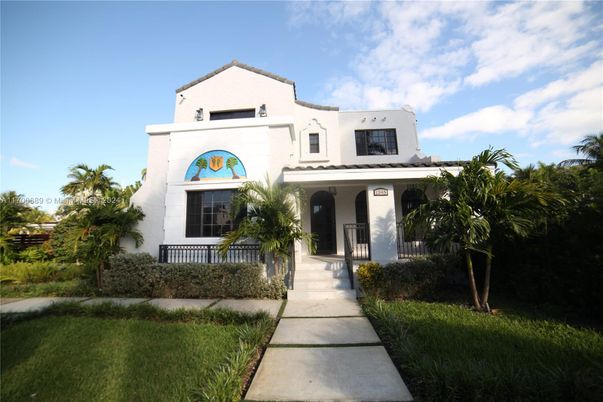 Exterior, Facade, Spanish Mediterranean