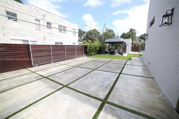 Backyard, Exterior