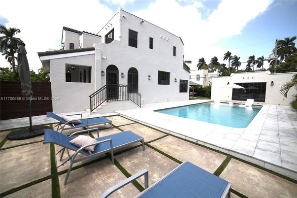 Exterior, Pool