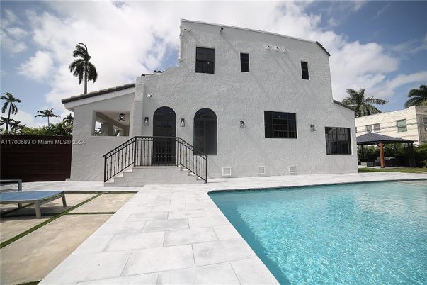 Exterior, Pool