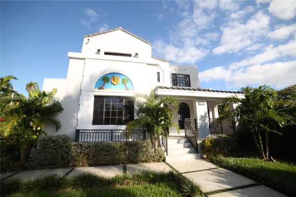 Exterior, Facade, Spanish Mediterranean