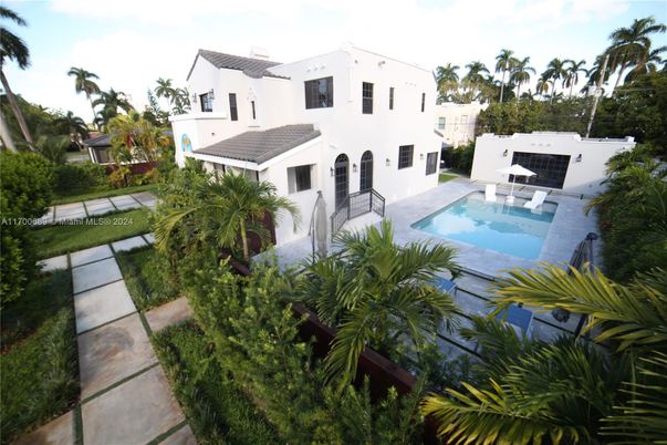 Exterior, Pool
