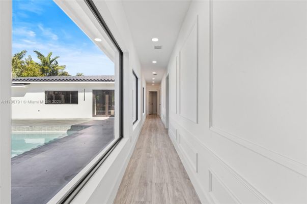 Interior, Recessed Lighting, Wood Texture Flooring