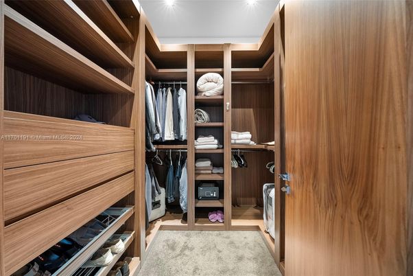 Interior, Walk-in Closets