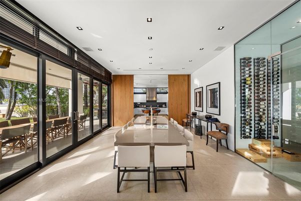 Dining room, Interior, Kitchen, Recessed Lighting, Wine Storage