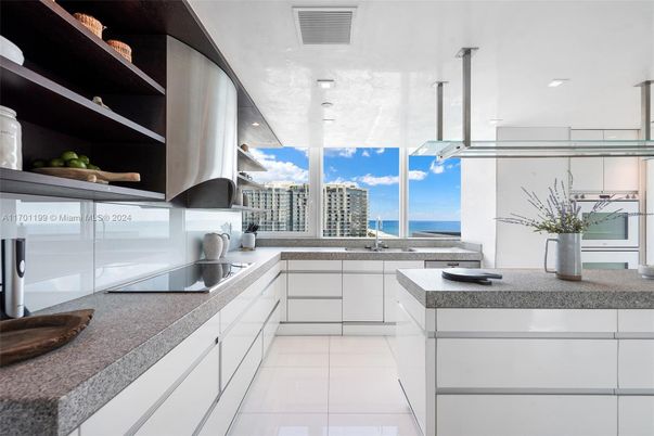 Interior, Kitchen, Recessed Lighting, Water