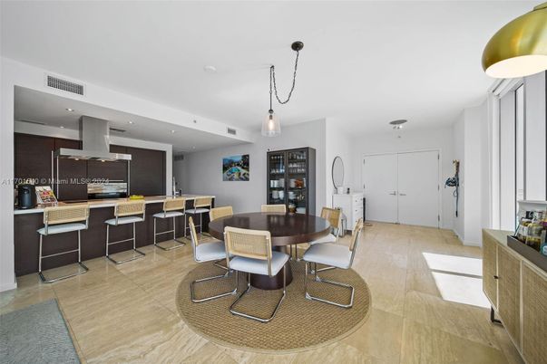 Dining room, Interior, Kitchen, Pendant Lights, Recessed Lighting