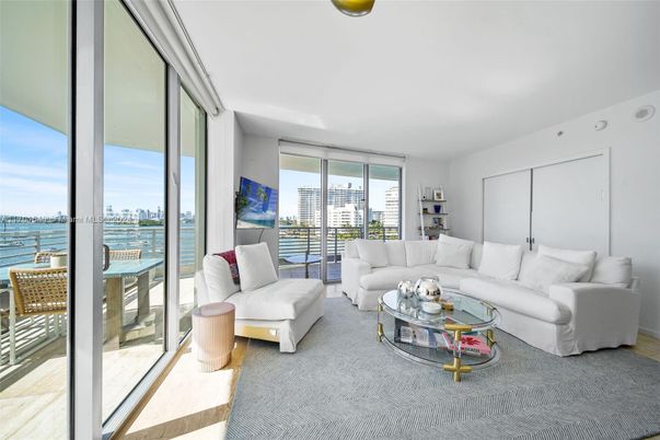 Interior, Living room, Water
