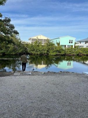 Exterior, Lake