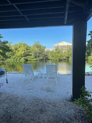 Exterior, Lake