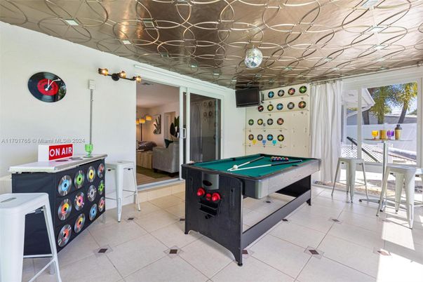 Billiard Table, Game Room, Interior