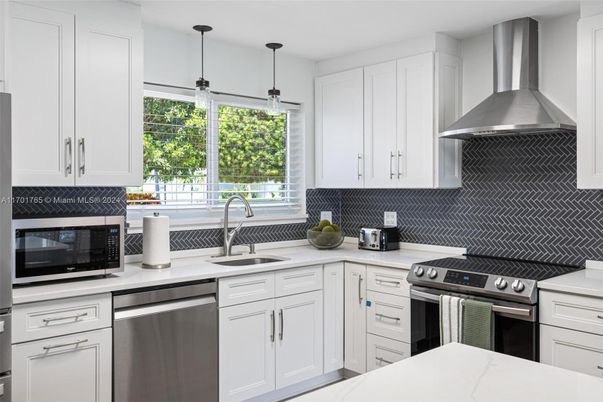 Interior, Kitchen, Pendant Lights, Stainless Steel Appliances