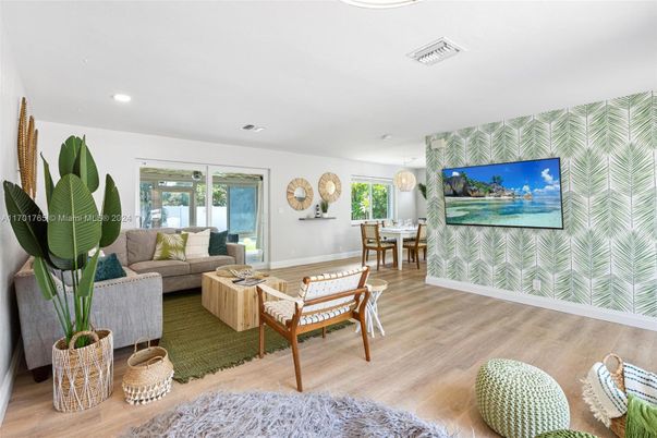 Dining room, Interior, Living room, Pendant Lights, Recessed Lighting, Wood Texture Flooring