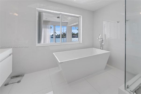 Bathroom, Free Standing Baths, Glass Shower, Interior, Water