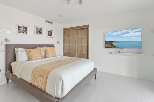 Bedroom, Interior, Water