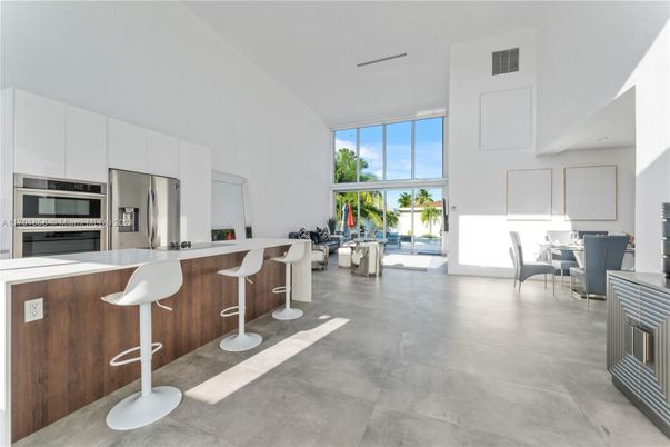 Dining room, Interior, Kitchen, Stainless Steel Appliances