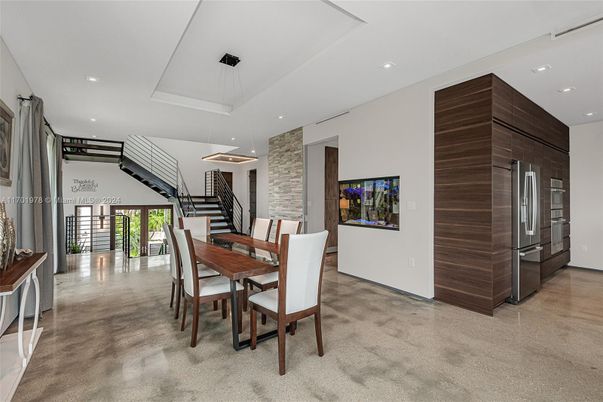 Dining room, Interior, Kitchen, Pendant Lights, Recessed Lighting, Stainless Steel Appliances