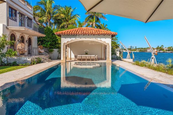 Exterior, Pool, Water