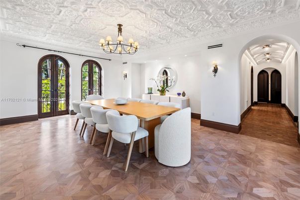 Chandelier, Dining room, Interior, Recessed Lighting, Wood Texture Flooring