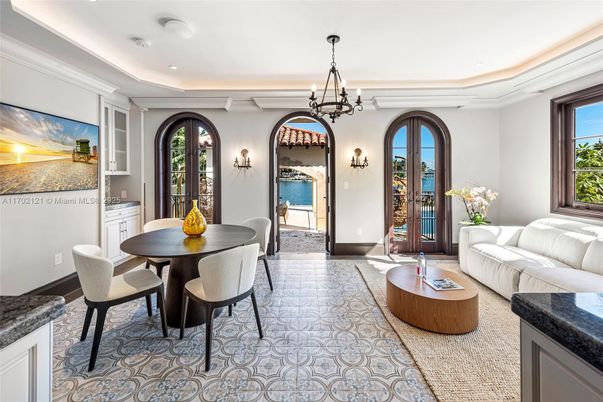 Chandelier, Dining room, Interior, Living room, Recessed Lighting