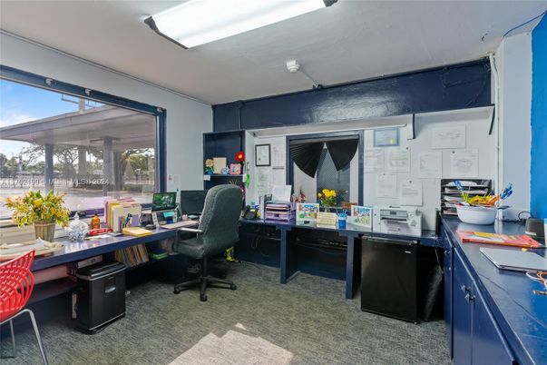 Home Office, Interior