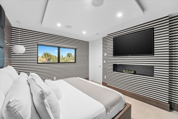 Bedroom, Fireplace, Interior, Pendant Lights, Recessed Lighting