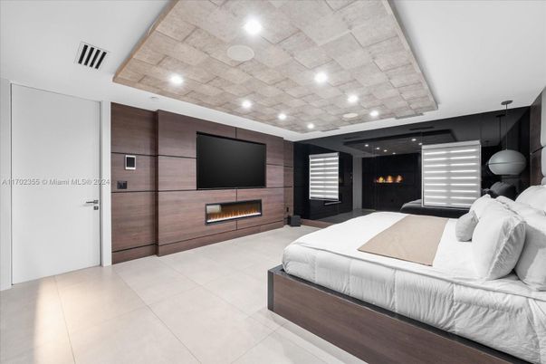 Bedroom, Fireplace, Interior, Pendant Lights, Recessed Lighting