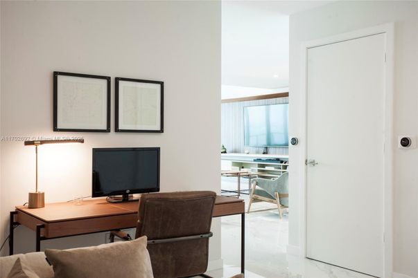 Home Office, Interior