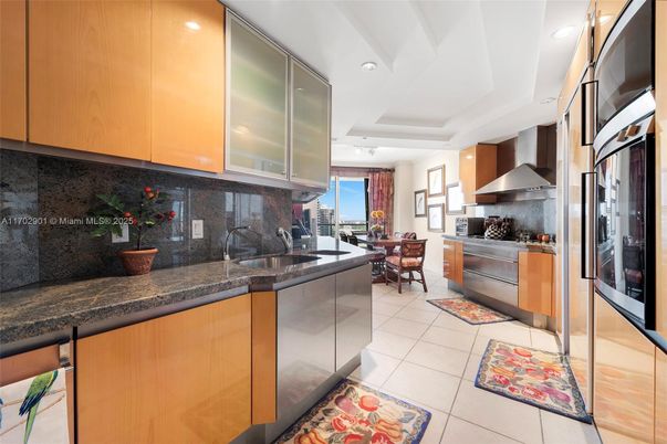 Dining room, Interior, Kitchen, Recessed Lighting, Stainless Steel Appliances