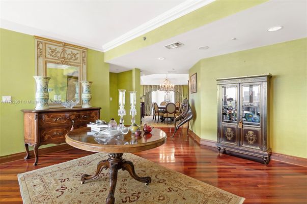 Chandelier, Dining room, Interior, Recessed Lighting, Wood Texture Flooring