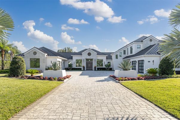 Backyard, Exterior, Facade, Farmhouse